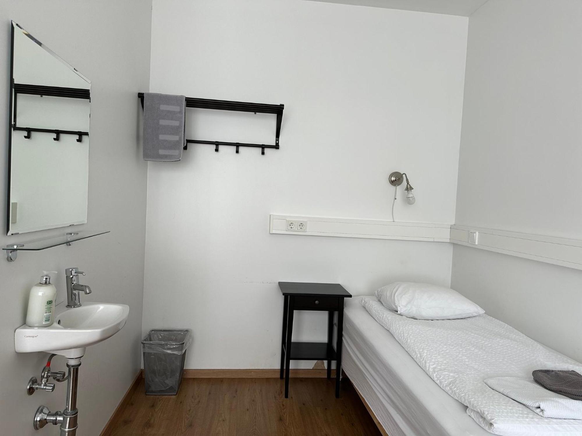 Kanslarinn Hostel Хелла Экстерьер фото