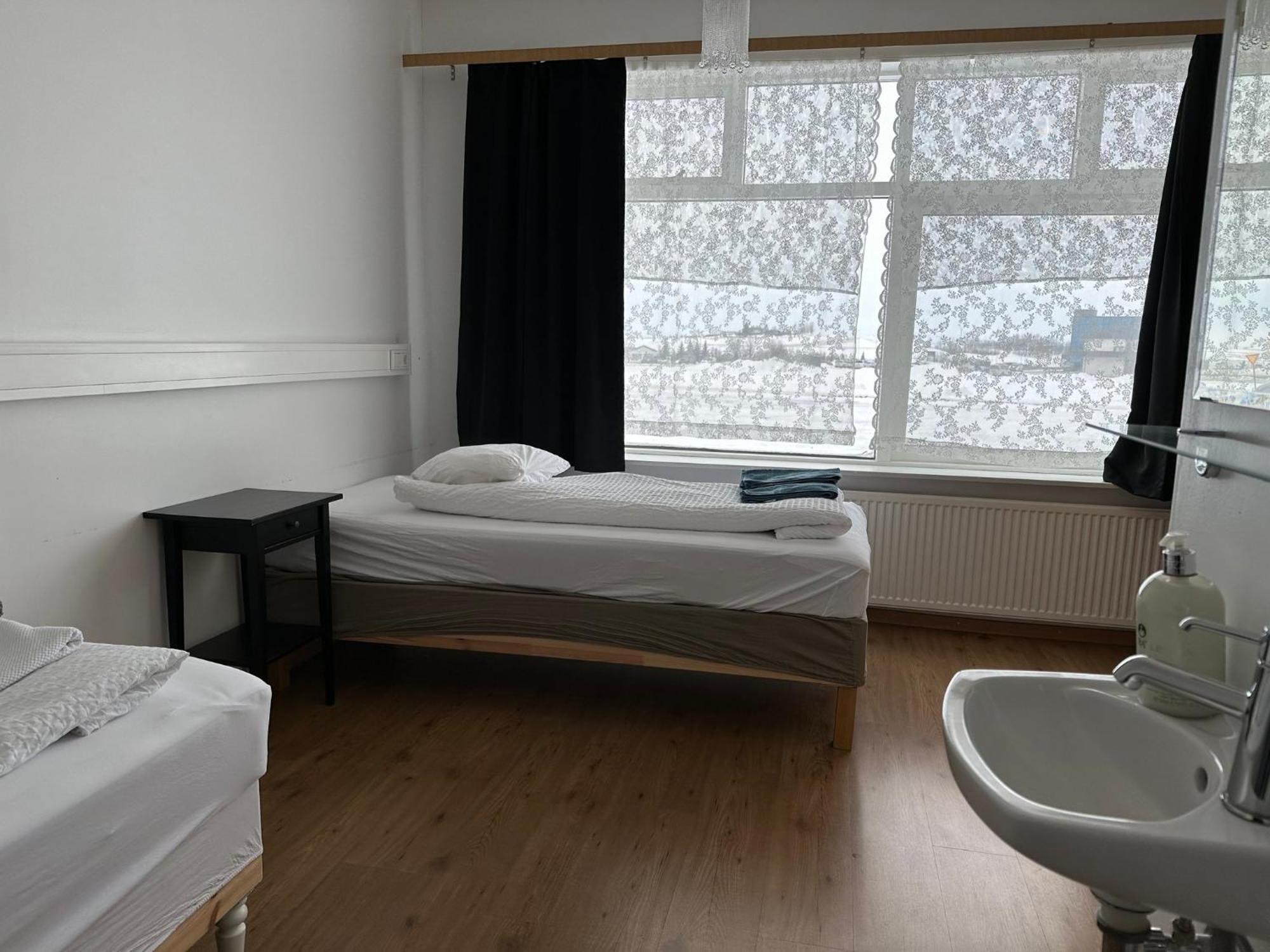 Kanslarinn Hostel Хелла Экстерьер фото