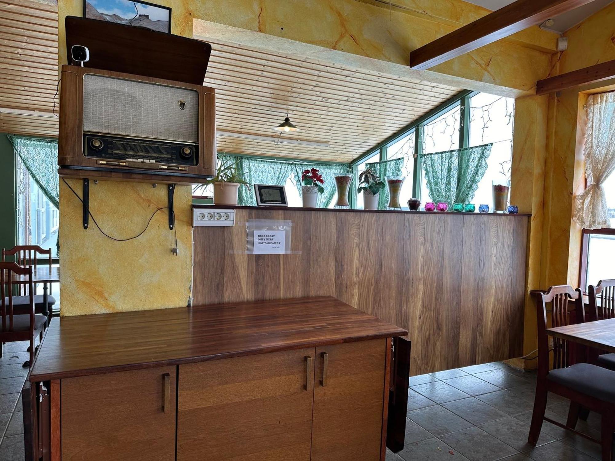 Kanslarinn Hostel Хелла Экстерьер фото